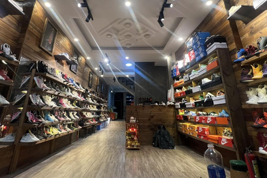 Sóc's Shoes Đà Lạt, săn giày thể thao secondhand độc đáo và chất lượng