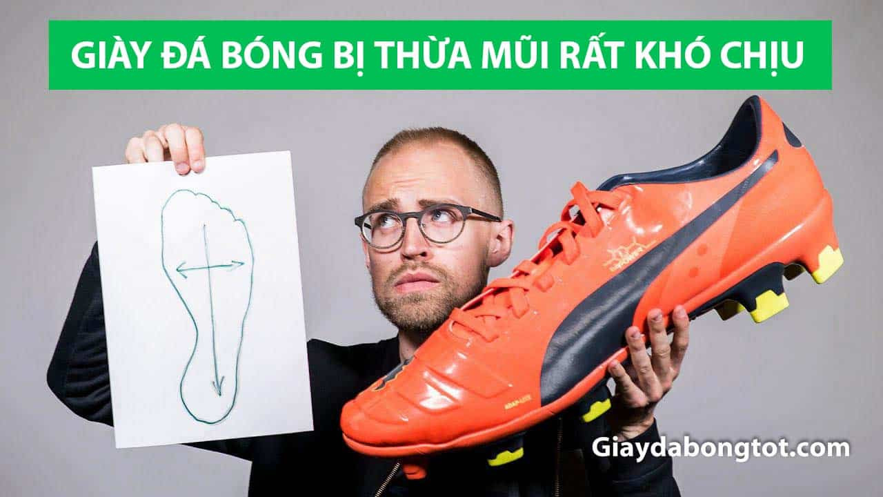 Tác hại của việc chọn giày đá bóng sân cỏ nhân tạo bị thừa mũi khi chơi bóng