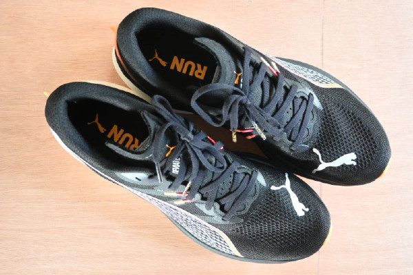 Thân giày bền bỉ nhưng thoáng khí