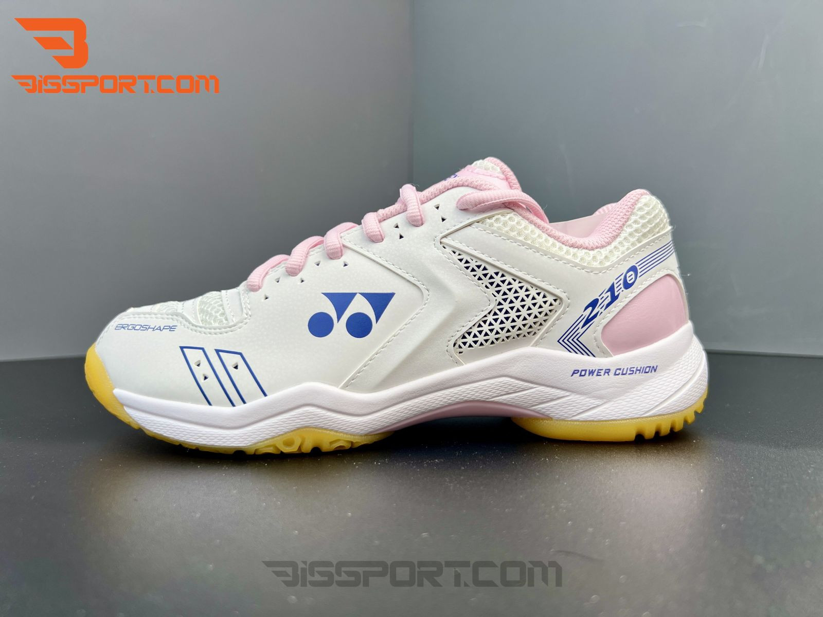 Thân giày Yonex Power Cushion 210 với thiết kế da mềm mại và nhiều lỗ thoáng khí