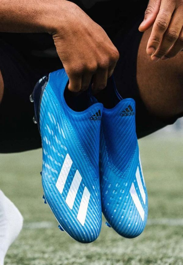 Thiết kế chi tiết upper và logo Adidas của giày đá bóng X19