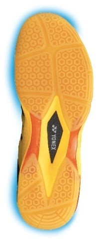 Thiết kế đế tròn Round Sole hỗ trợ di chuyển linh hoạt trên giày cầu lông Yonex.