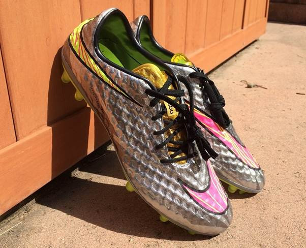 Thiết kế độc đáo của giày đá bóng Nike Hypervenom Liquid Diamond Neymar