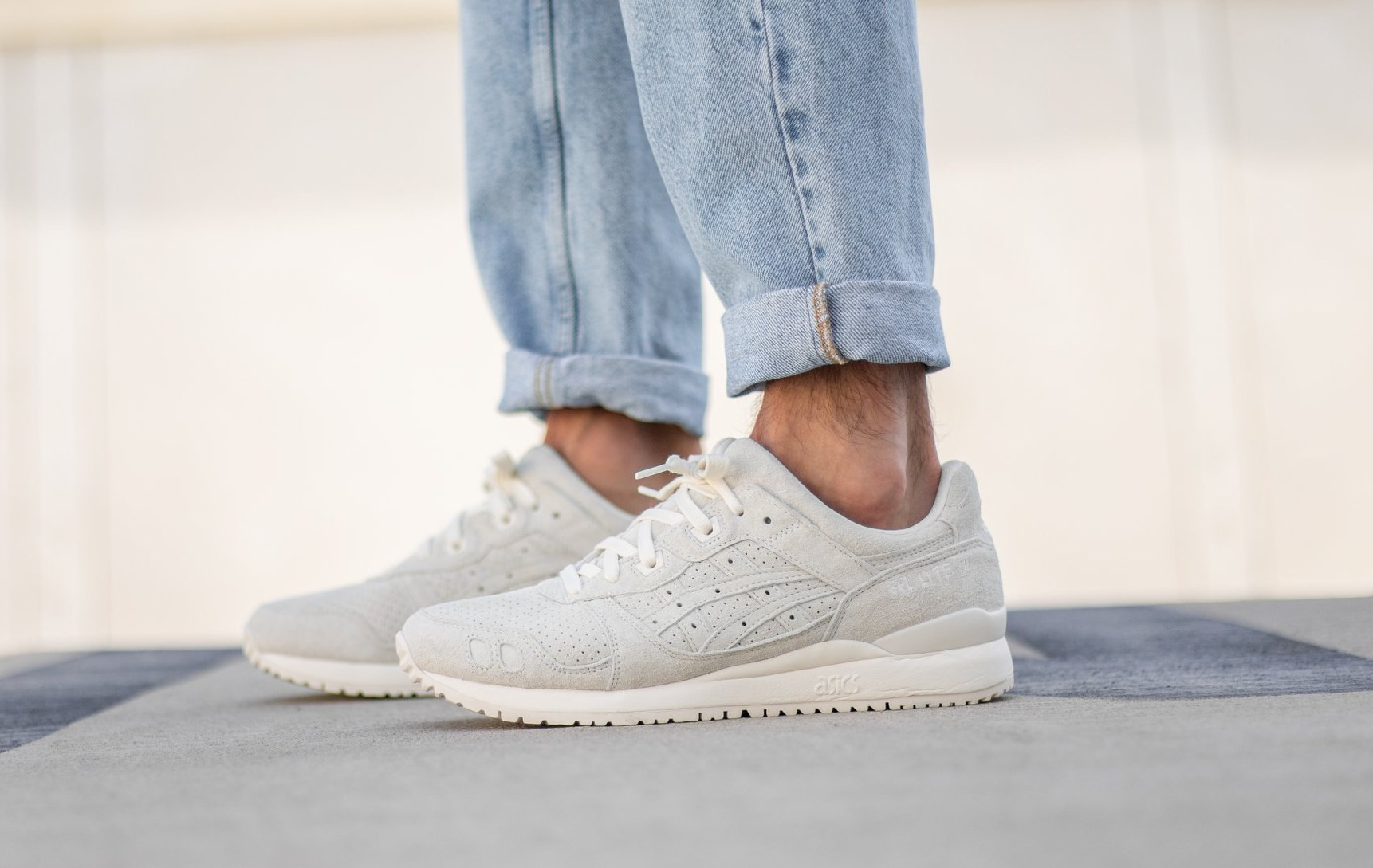 Thiết kế giày thể thao Asics Gel-Lyte III phối màu da lộn