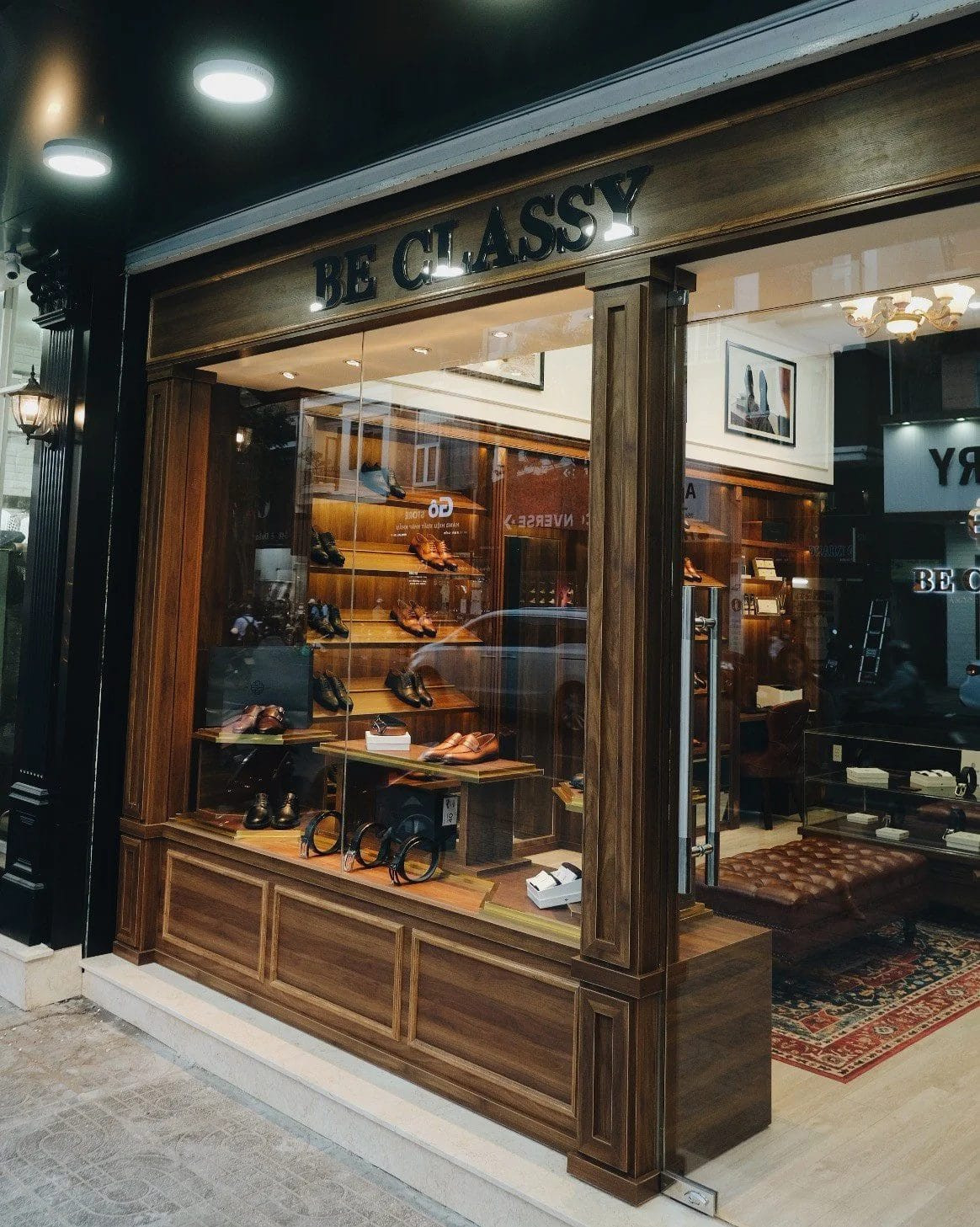 Thiết kế sang trọng phù hợp cho các quý ông tại shop giày Be Classy Đà Nẵng