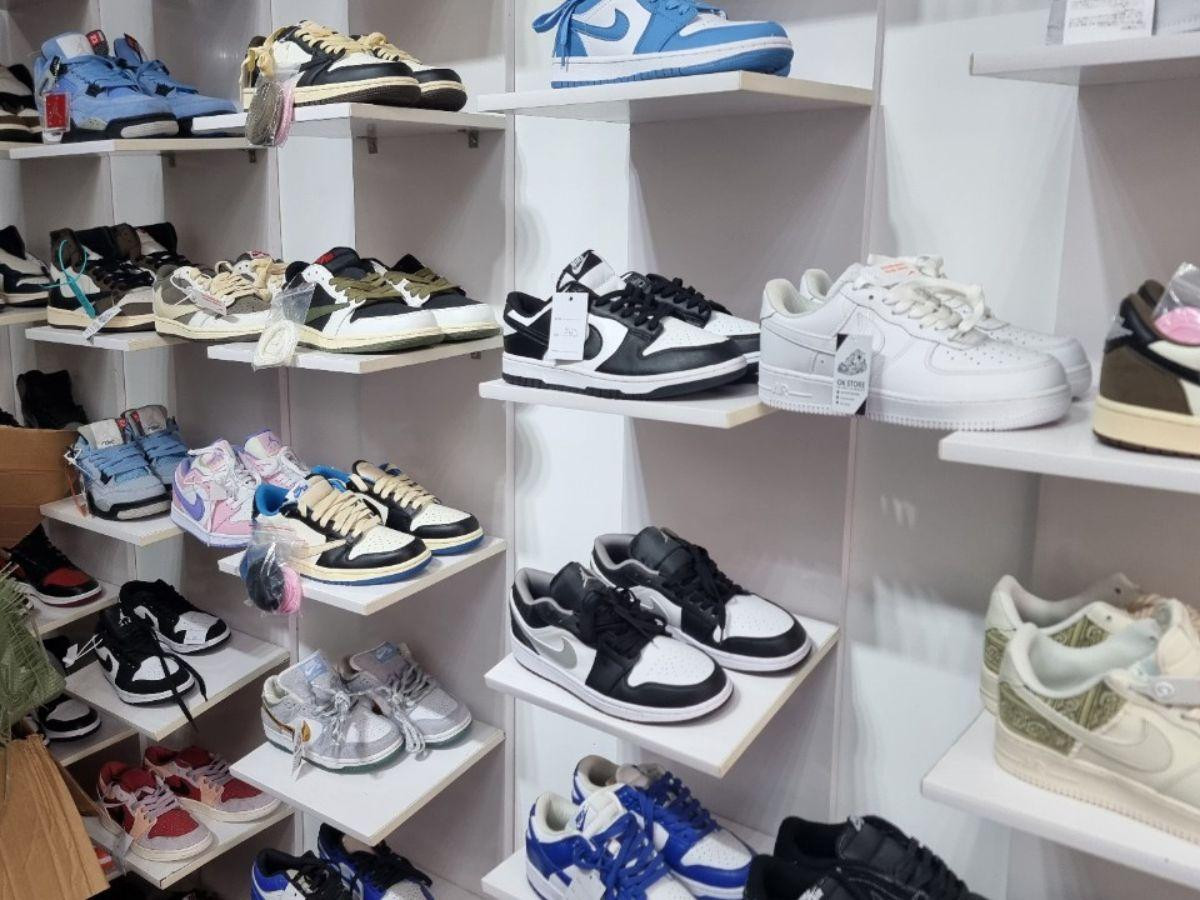 Tìm hiểu thông tin về shop giày chính hãng là bước đầu tiên để đánh giá độ tin cậy