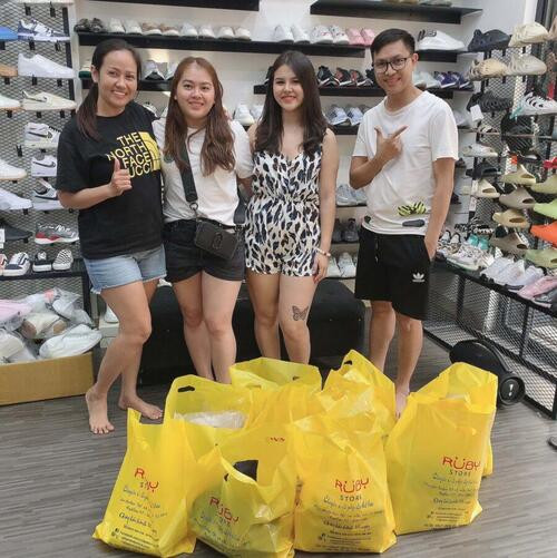Tin nhắn cảm ơn từ khách hàng thân thiết đã mua giày sneaker chất lượng tại Ruby Store