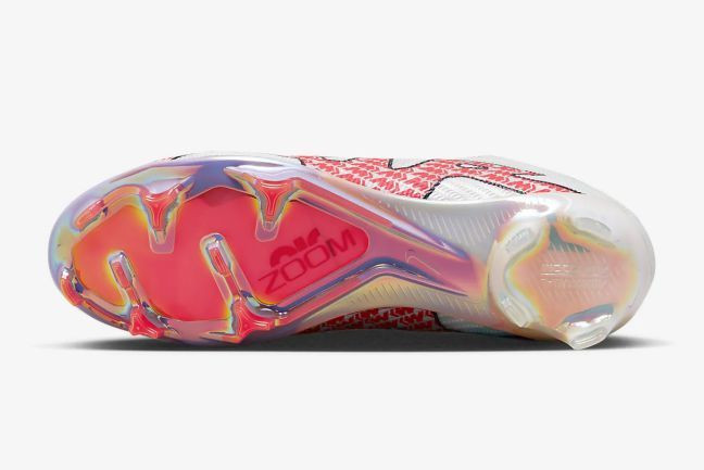 Toàn cảnh giày bóng đá Nike Mercurial Vapor 15 Elite, thể hiện sự kết hợp hoàn hảo giữa thiết kế và công nghệ.