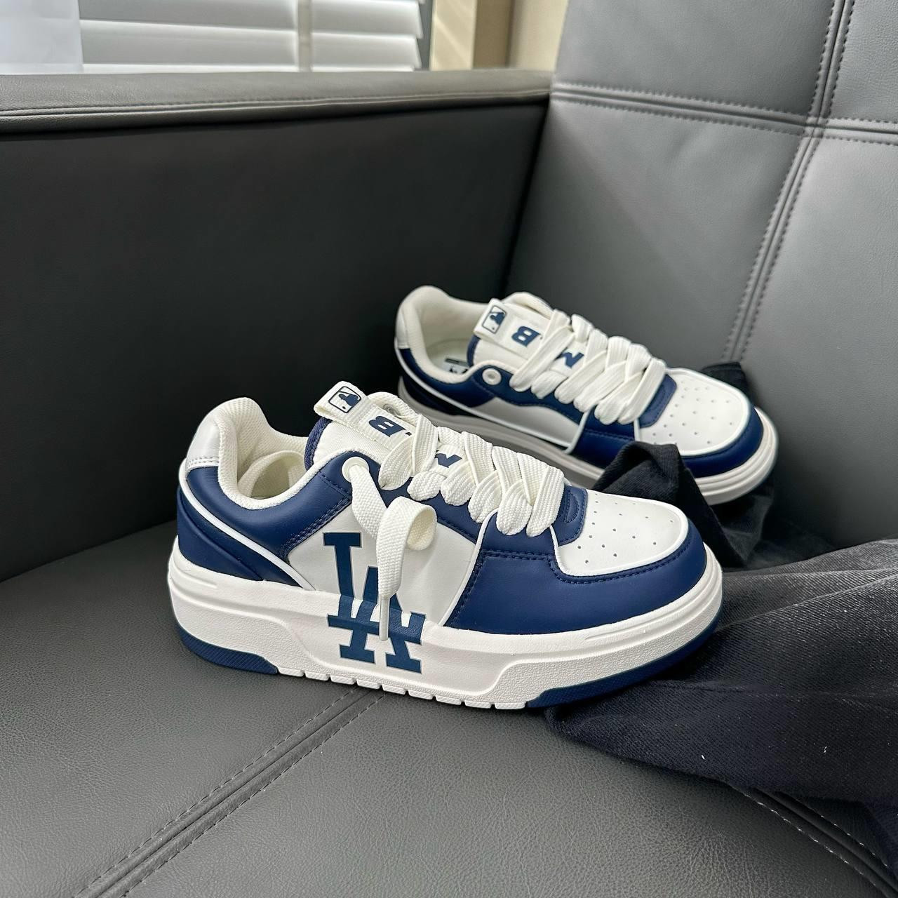 Top giày sneaker tăng chiều cao nữ MLB Chunky Liner Basic LA màu trắng xanh