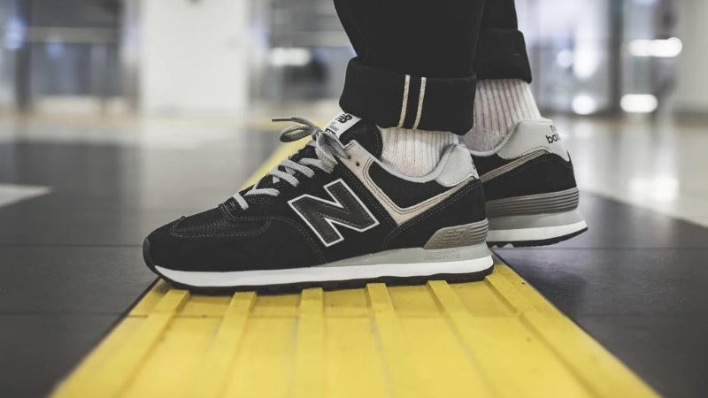 Tự tin thể hiện cá tính riêng với New Balance 574 - giày nam nâng chiều cao