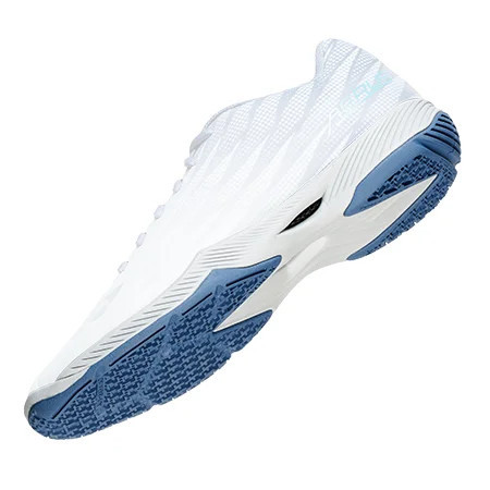 Vật liệu msLITE X siêu nhẹ ở đế giữa của giày Yonex Comfort Z3 2025