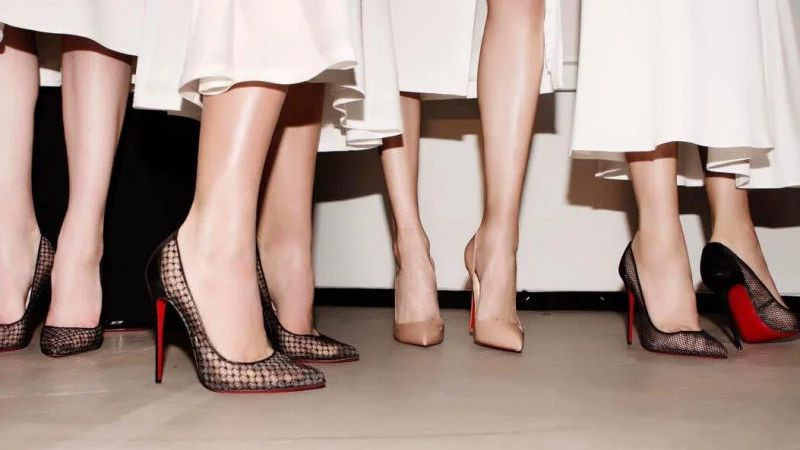 Vị trí gót giày cao gót mũi nhọn đảm bảo sự ổn định