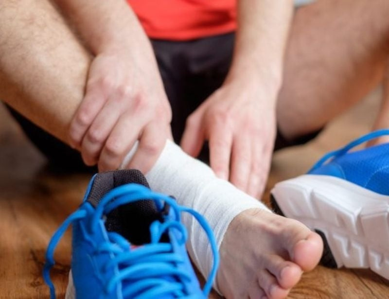 Băng keo thể thao chuyên dụng bảo vệ gót chân khi đi giày đá bóng