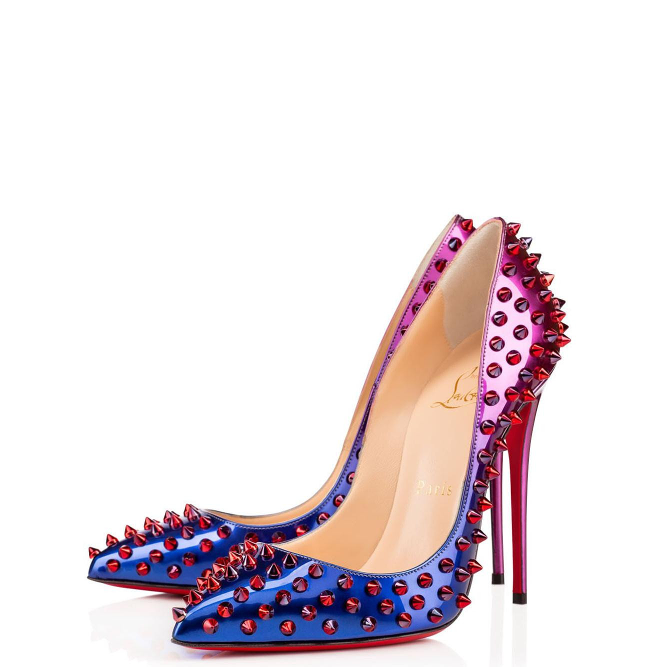 Christian Louboutin Follies Spikes, giày cao gót Louboutin đính đinh tán sang trọng.