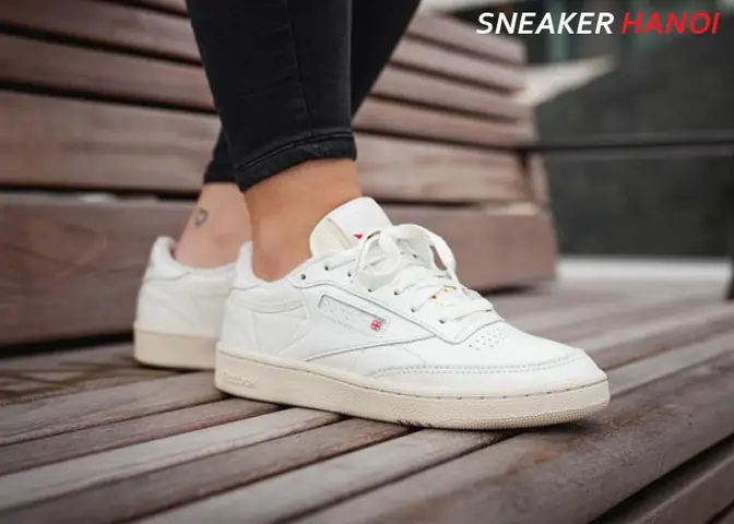 Top 15+ Đôi Giày Sneaker Trắng Nam Kinh Điển: Lựa Chọn Trường Tồn Cùng Thời Gian
