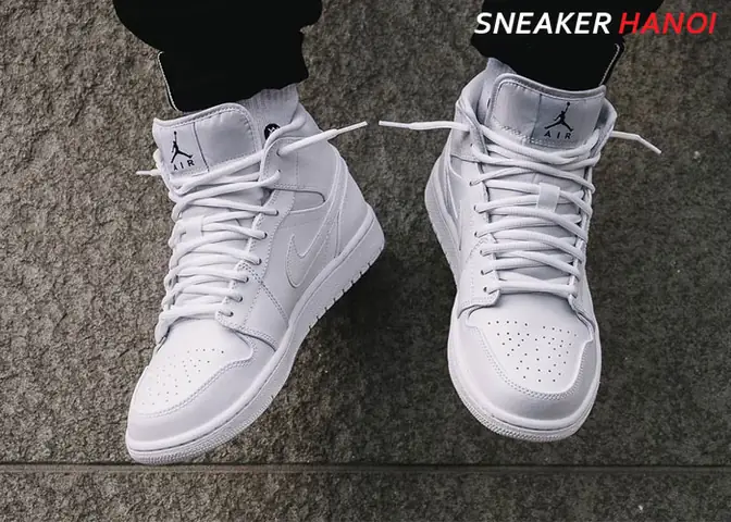 Top 15+ Đôi Giày Sneaker Trắng Nam Kinh Điển: Lựa Chọn Trường Tồn Cùng Thời Gian