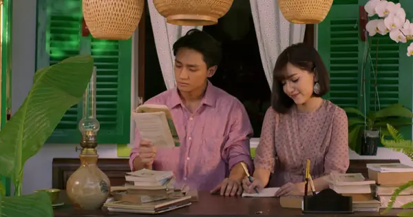 Review Chi Tiết 2 Đôi Giày Nhựa 700k: Lựa Chọn Nào Cho Shipper Sài Gòn?