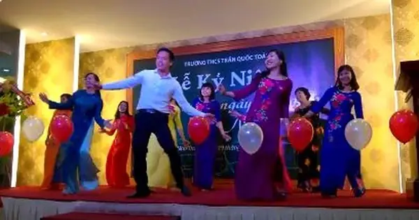 Review Chi Tiết 2 Đôi Giày Nhựa 700k: Lựa Chọn Nào Cho Shipper Sài Gòn?