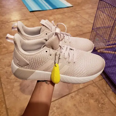 Đánh Giá Adidas Questar X Byd: Liệu Giày Sneaker Nữ Này Có Xứng Đáng Với Mức Giá?