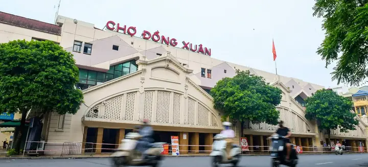 Đánh Giá Chi Tiết: Có Nên Mua Buôn Giày Dép Tại Chợ Đồng Xuân?
