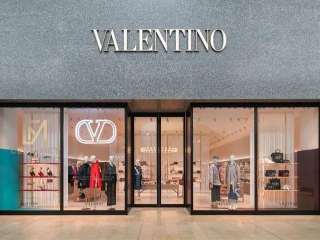 Đánh Giá Chi Tiết Bảng Báo Giá Giày Da Nam Hãng Valentino: Có Xứng Đáng Với Mức Giá?