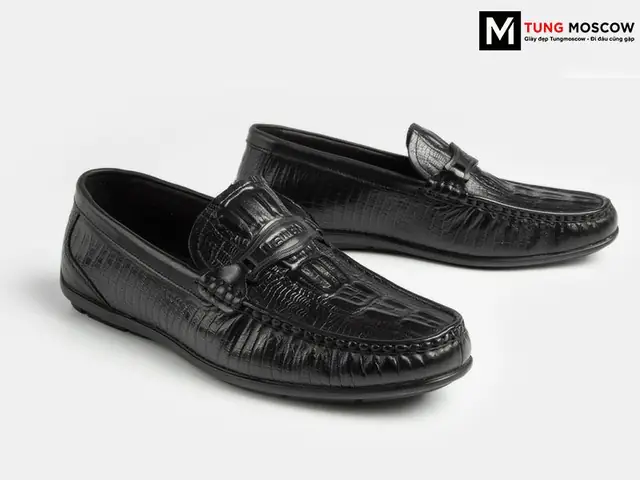 Bề Mặt Bên Trong Giày Lồi Lõm Không Bằng Phẳng: Nguyên Nhân, Hệ Quả Và Cách Xử Lý Triệt Để