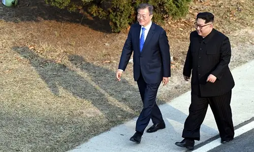 Bí Mật Chiều Cao Và Sức Khỏe Của Ông Kim Jong-un Qua Phân Tích Giày Dép