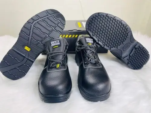 Đánh Giá Chi Tiết Các Loại Biển Báo Mang Giày Bảo Hộ Lao Động Phổ Biến Hiện Nay