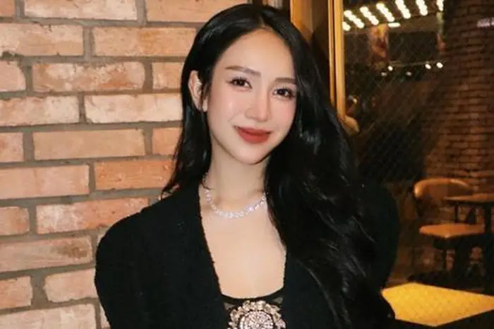 Đánh Giá Chi Tiết Bộ Sưu Tập Giày Của Con Gái Minh Nhựa