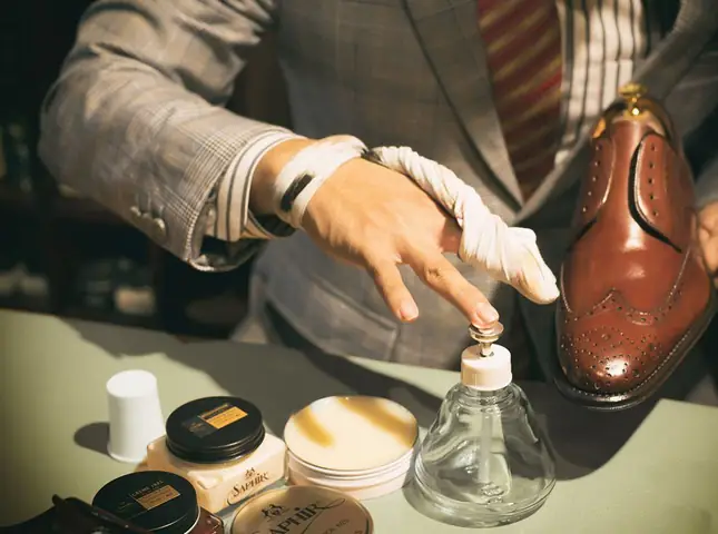Đánh Giá Chi Tiết Bộ Vệ Sinh Giày Da Lộn Jason Markk Có Tốt Không Và Nên Mua Ở Đâu?