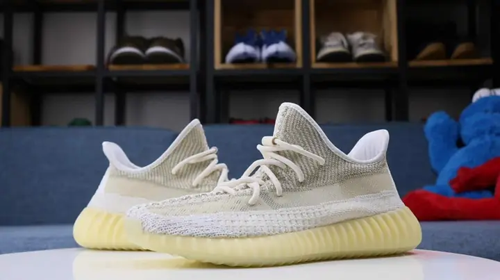 Cách Check Mã Vạch Trên Hộp Giày Yeezy: Hướng Dẫn Chi Tiết Từ A-z