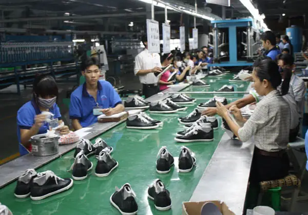 Đánh Giá Các Đôi Thử Cạnh Trang Trong Lĩnh Vực Giày Dép: Lựa Chọn Nào Cho Doanh Nghiệp?