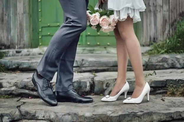 Top 15+ Mẫu Giày Nam Đẹp Chụp Hình Cưới: Gợi Ý Hoàn Hảo Cho Chú Rể