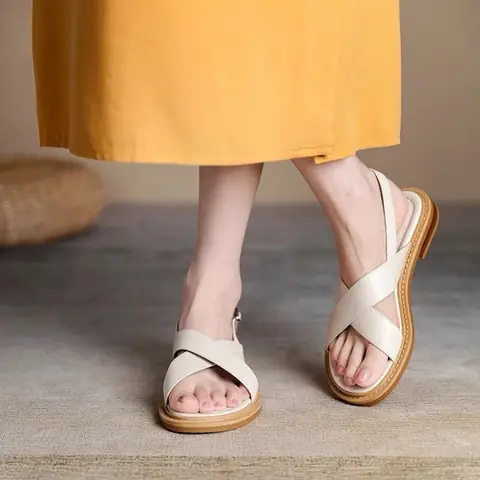 Top 10+ Mẫu Giày Sandal Hot Cho Học Sinh: Đẹp, Bền, Giá Cực Hời