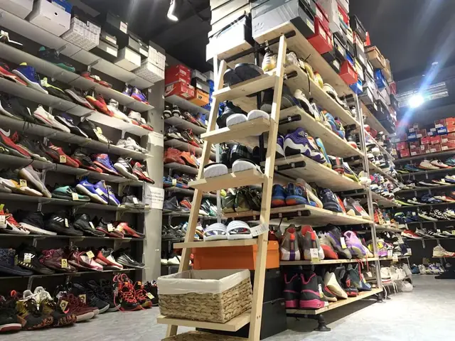 Top 10+ Các Shop Bán Giày Chính Hãng Trên Instagram Uy Tín Nhất 2024