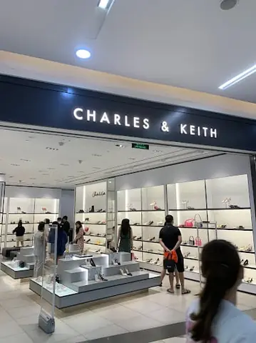 Top Các Thương Hiệu Giày Trong Vạn Hạnh Mall Nên Mua Nhất Hiện Nay