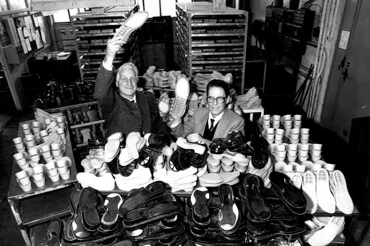 Cách Bảo Quản Giày Da Dr. Martens Cổ Cao Đúng Chuẩn Để Bền Đẹp Theo Thời Gian