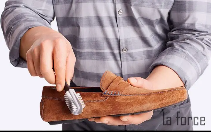 Cách Bảo Quản Và Vệ Sinh Giày Da Lộn Chuẩn Chuyên Gia Tại Nhà