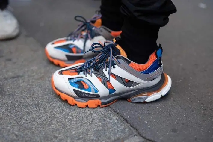 Cách Buộc Dây Giày Balenciaga Track 3.0 Chuẩn Phong Cách Thời Trang Đường Phố