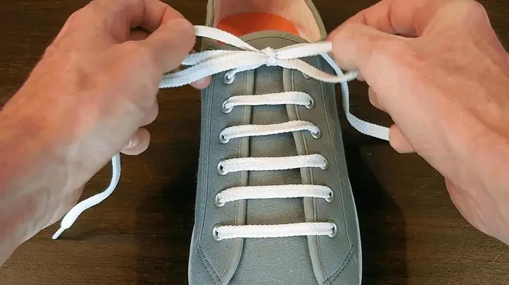 Cách Buộc Dây Giày Màu Vàng Cho Đẹp