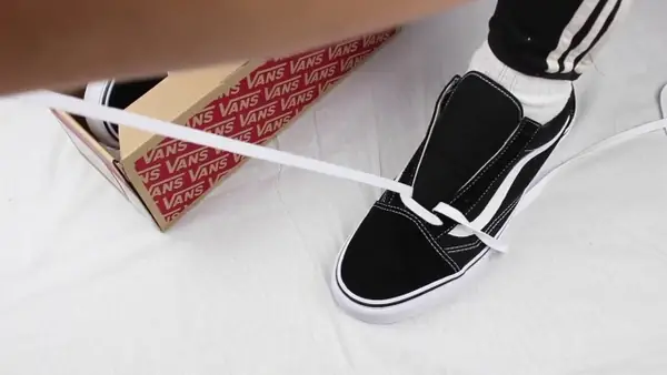 Cách Buộc Dây Giày Vans Old Skool Đẹp Và Ấn Tượng Nhất