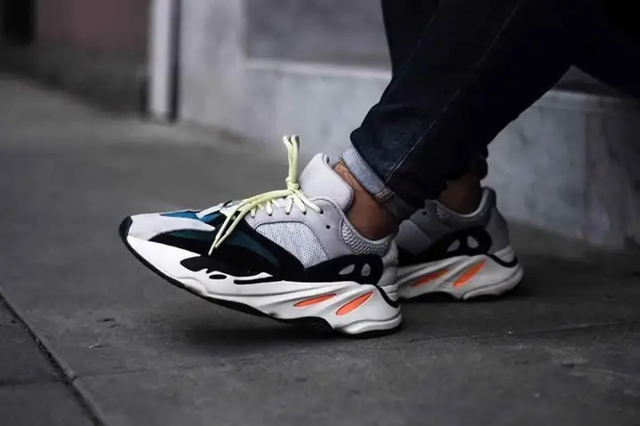 Cách Buộc Dây Giày Yeezy 700 Phản Quang