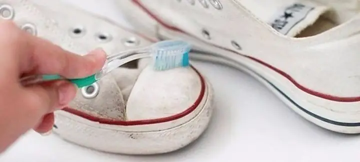 Cách Giặt Giày Converse Đen Không Bị Phai Màu: Cẩm Nang Toàn Tập