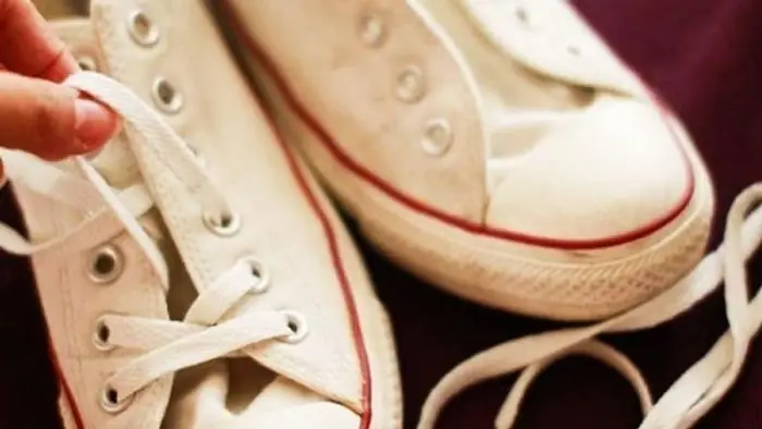 Cách Giặt Giày Converse Không Bị Phai Màu: Cẩm Nang Toàn Diện Dành Cho Người Yêu Giày