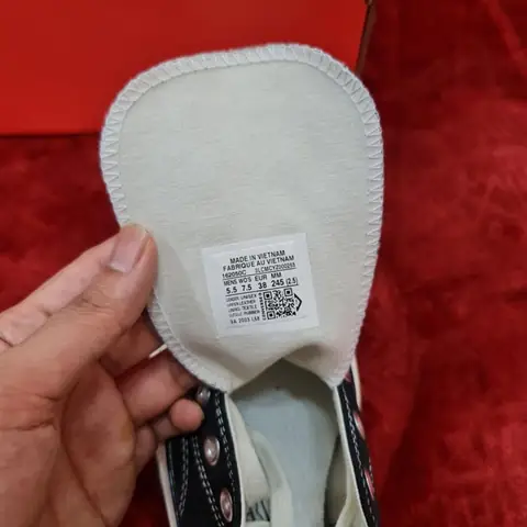 Cách Giặt Giày Converse Không Bị Phai Màu: Cẩm Nang Toàn Diện Dành Cho Người Yêu Giày