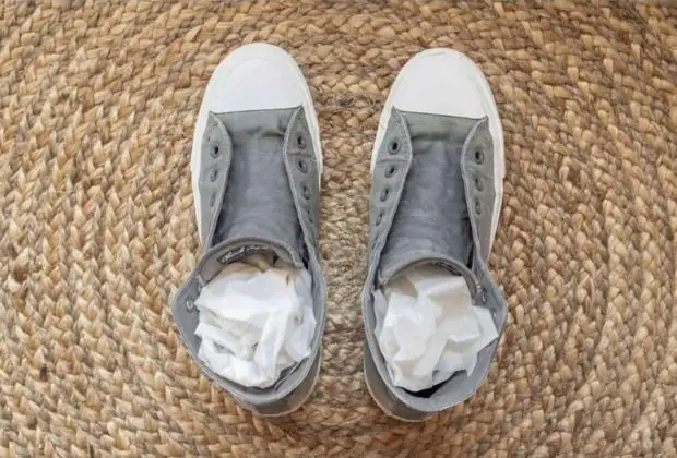 Các Phương Pháp Giặt Giày Converse Trắng Bị Ố Vàng Hiệu Quả Tại Nhà