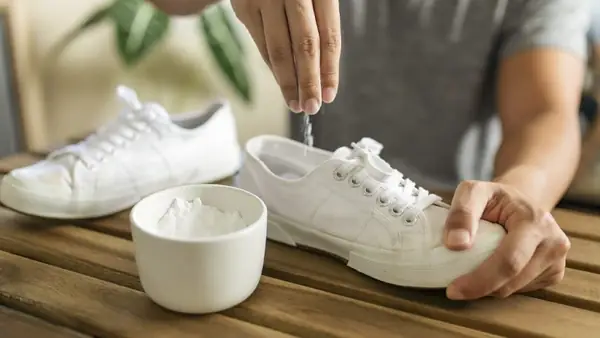 Cách Khử Mùi Hôi Giày Bằng Baking Soda Hiệu Quả Và An Toàn
