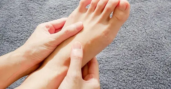 Cách Làm Quen Giày Khi Đá Chân Đất