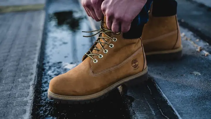 Cách Mang Giày Timberland Khi Mặc Qua Dài