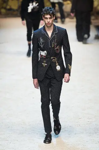 Cách Mix Quần Áo Với Giày Dolce & Gabbana Vương Miện